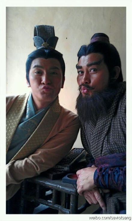 TVB“基情”瞬間:林峰吳卓羲牽手同行引猜疑