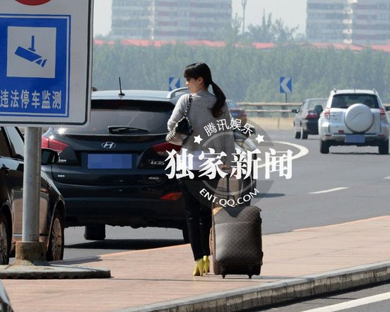 　隨著章子怡與撒貝寧戀情的曝光，小撒搭上了國際巨星，經(jīng)緯則也找到了自己的真愛。