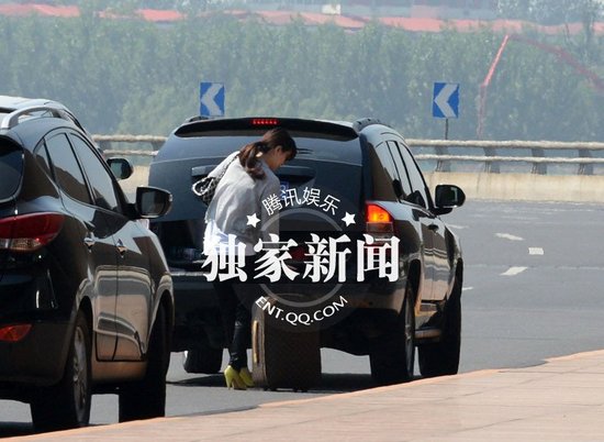 　隨著章子怡與撒貝寧戀情的曝光，小撒搭上了國(guó)際巨星，經(jīng)緯則也找到了自己的真愛(ài)。