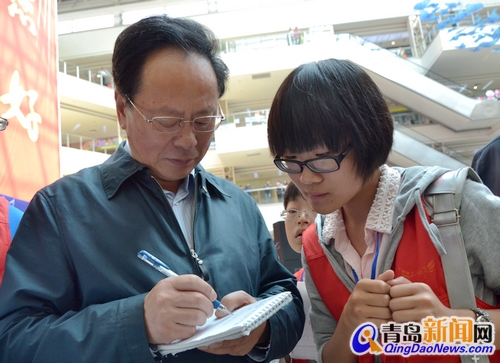 市委常委、宣傳部長胡紹軍寄語小記者
