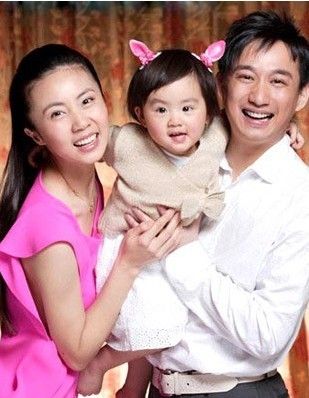 李小璐朱茵同日誕女遭調(diào)侃 盤(pán)點(diǎn)眾星女兒初長(zhǎng)成