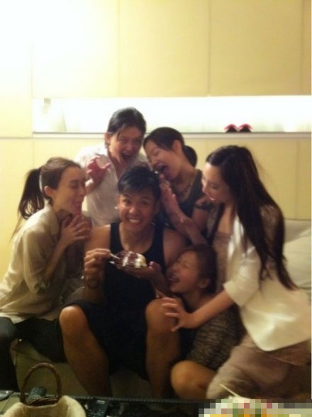 有了微博 明星集體變二貨