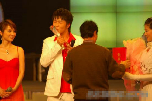 《快樂(lè)大本營(yíng)》風(fēng)雨15年揭秘 李湘“7年之癢”謝娜三進(jìn)三出