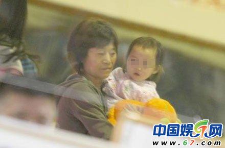 王菲女兒6歲開畫展名聲大噪 圖揭李嫣6年成長(zhǎng)史