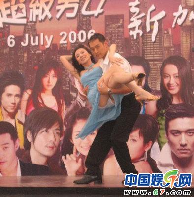 蕭薔春光外泄凸點(diǎn)露乳暈 網(wǎng)友炮轟：大嬸請檢點(diǎn)