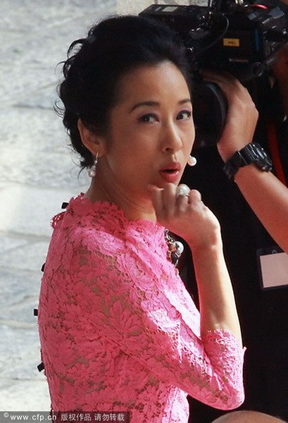 郭晶晶、霍啟剛注冊結婚 郭晶晶父母現(xiàn)身吳敏霞領銜伴娘團