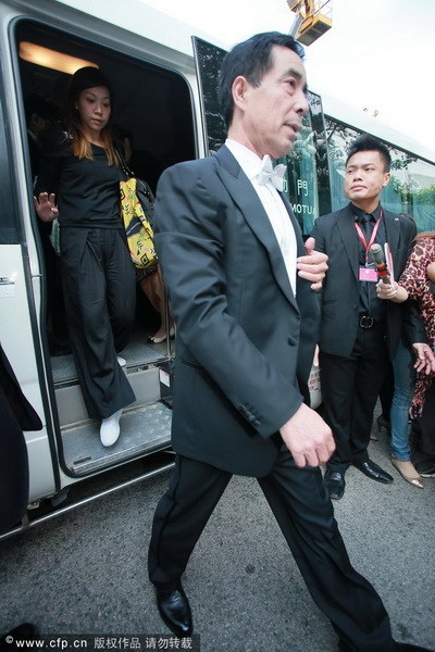 郭晶晶、霍啟剛注冊結(jié)婚 郭晶晶父母現(xiàn)身吳敏霞領(lǐng)銜伴娘團