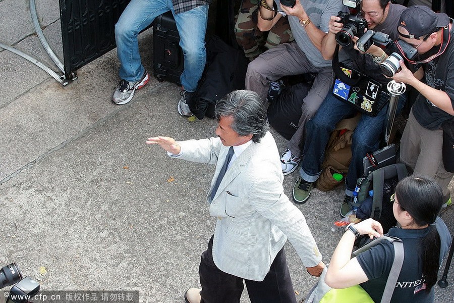 郭晶晶、霍啟剛注冊(cè)結(jié)婚 郭晶晶父母現(xiàn)身吳敏霞領(lǐng)銜伴娘團(tuán)