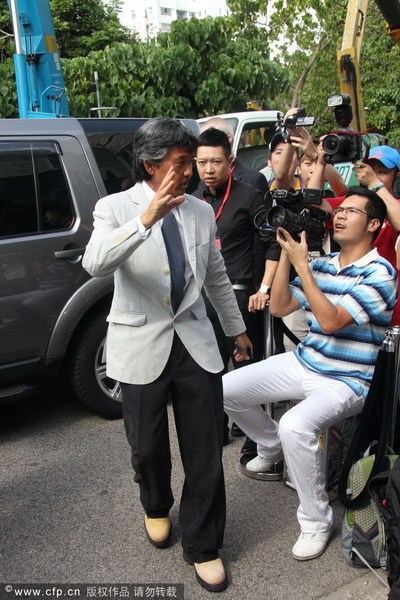 郭晶晶、霍啟剛注冊(cè)結(jié)婚 郭晶晶父母現(xiàn)身吳敏霞領(lǐng)銜伴娘團(tuán)