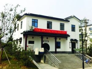 如果不是門前的標牌，很多人都會把這個公廁當作一幢別墅。蔣文龍 攝