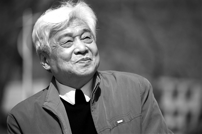 中國傳媒大學(xué)播音主持藝術(shù)學(xué)院前任院長、76歲的中國播音界泰斗張頌，因食道癌晚期醫(yī)治無效，于昨日在北京去世。 宋佳音 攝