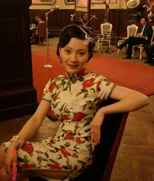 趙雅芝湯唯等眾一線女星演繹旗袍風情 旗袍造型是慘是美眾說紛紜