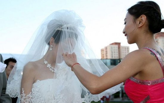 2012娛樂(lè)圈新娘大PK 誰(shuí)最美艷