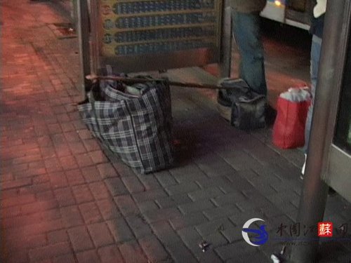 大學生嫌農(nóng)村父親寒酸 怕丟人不讓其進家門