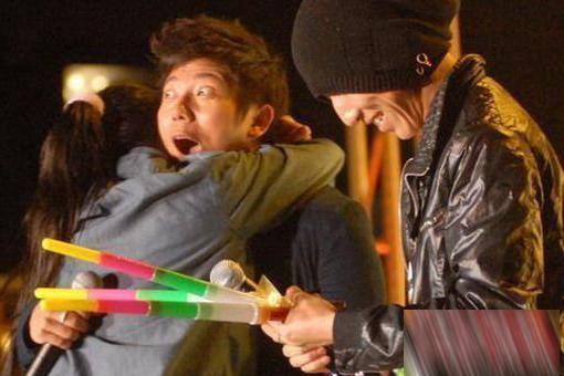 粉絲雷舉盤點：趙薇被村民開拖拉機(jī)狂追 張柏芝遭襲胸