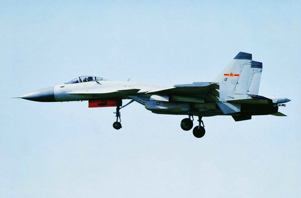 資料圖：國產(chǎn)殲-15艦載戰(zhàn)機。