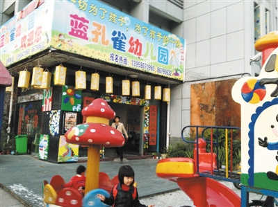溫嶺新河鎮(zhèn)橫塘頭村東南角有一座舊二層瓦房，左邊一間為顏艷紅家。