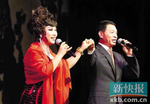 陳建華首次登臺獻唱粵曲 一曲《廣州地鐵頌》字正腔圓 陳建華首次登臺獻唱粵曲 一曲《廣州地鐵頌》字正腔圓