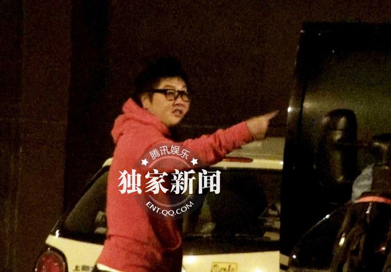 明星足球隊(duì)夜會(huì)餃子館 孫楠房車(chē)主路倒車(chē)