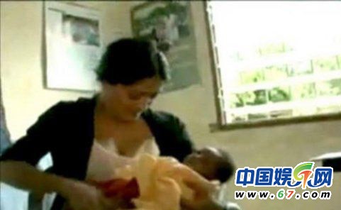 盤點當(dāng)眾哺乳秀母愛的女星