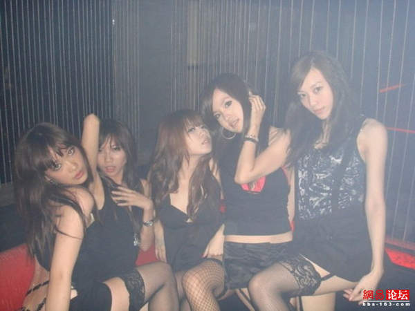 KTV里盡是齷齪男女 瘋玩無底線