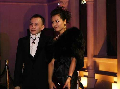 王寶強(qiáng)娶?；ㄟx美冠軍戀諧星 絕色女星嫁丑男(組圖)