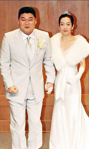 王寶強(qiáng)娶校花選美冠軍戀諧星 絕色女星嫁丑男(組圖)