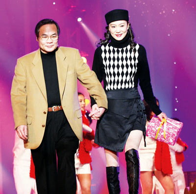 王寶強(qiáng)娶?；ㄟx美冠軍戀諧星 絕色女星嫁丑男(組圖)