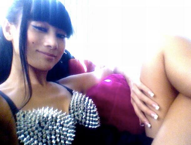 艷星白靈自曝私房照 鉚釘內衣模仿干露露