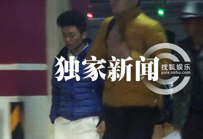 王寶強(qiáng)“貓王”發(fā)型出街排場大
