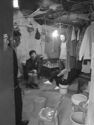案發(fā)前劉雙云曾借住在朋友鄧元發(fā)的出租屋里。