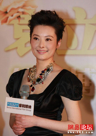 女星胸光側(cè)漏 看誰漏得恰到好處