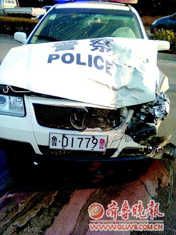 肇事警車。