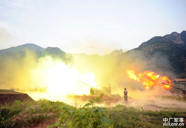 資料圖：成都軍區(qū)某高炮團(tuán)實(shí)施復(fù)雜電磁對(duì)抗演練。