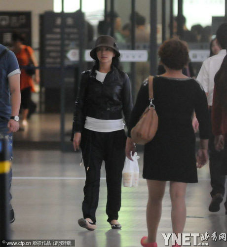 圖揭三線女星的隱秘豪門生活 娛樂(lè)圈就是大跳板