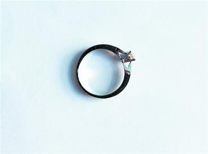 女保姆見(jiàn)財(cái)起意 偷走雇主10萬(wàn)名表鉆戒 女保姆見(jiàn)財(cái)起意 偷走雇主10萬(wàn)名表鉆戒