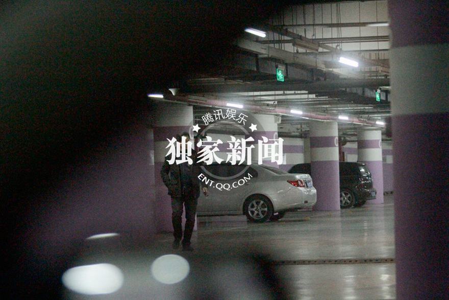 劉亦菲攜“綿羊音”曾軼可會干爹 陳金飛貼身當(dāng)代駕
