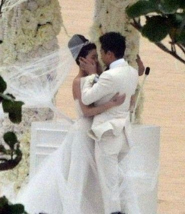 大S汪小菲情侶裝“飛躍”長城 曝婚后恩愛細節(jié)(組圖)