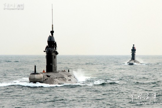 北海艦隊某潛艇支隊將多艘潛艇拉到陌生海域，組織潛潛、潛艦等近似實戰(zhàn)的對抗演練。