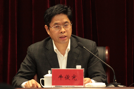    市委常委、常務副市長?？棾鱿瘯h并講話