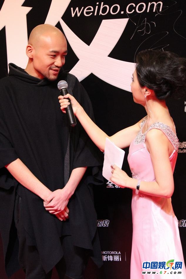 三代女神低胸?fù)岀R 姚晨挺大肚王力宏當(dāng)眾開黃腔