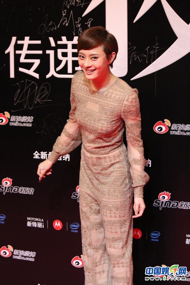 三代女神低胸?fù)岀R 姚晨挺大肚王力宏當(dāng)眾開(kāi)黃腔