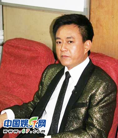 朱軍現(xiàn)如今是春晚主持人里的大哥大，看這氣派！