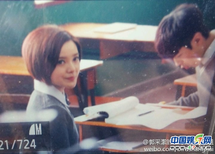 《小時(shí)代》拍攝現(xiàn)場(chǎng)花絮 楊冪郭采潔學(xué)生制服造型曝光