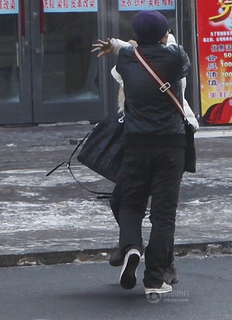 長(zhǎng)春街頭男子暴打女子 路人無人施救