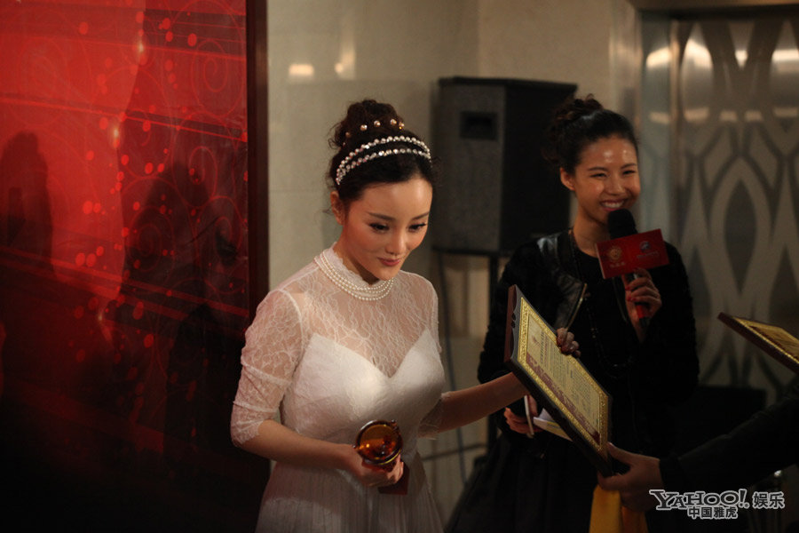 李小璐曬美照秀瘦身成果 看其產后賣萌瞬間 