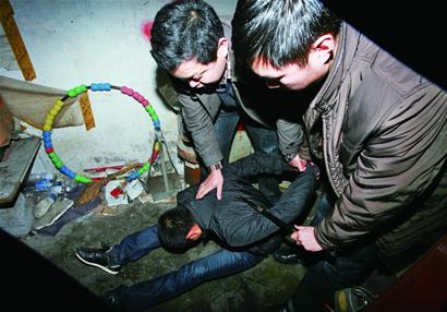 為籌錢“溜冰”盜割萬(wàn)米電纜