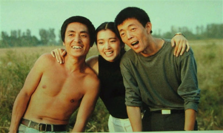 內地五大名導雷人舊照曝光 陳凱歌“晾蛋”張藝謀玩半裸