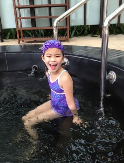 46歲程琳7歲養(yǎng)女私照曝光 網(wǎng)友：雖是收養(yǎng)但有母女相