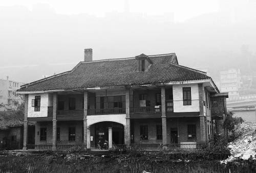 2009年2月3日，重慶渝中區(qū)李子壩，劉湘公館成“孤島”。陳慶/CFP